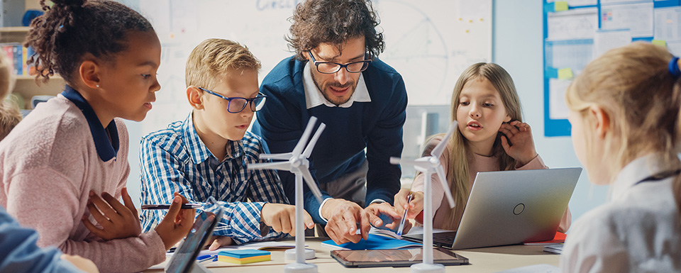 Bild zu Lehrer für die Fächer Deutsch, Englisch oder Mathematik im Seiteneinstieg (m/w/d)